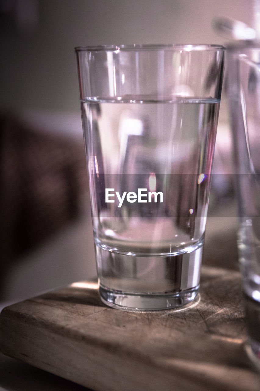 CLOSE-UP OF TEA IN GLASS ON TABLE