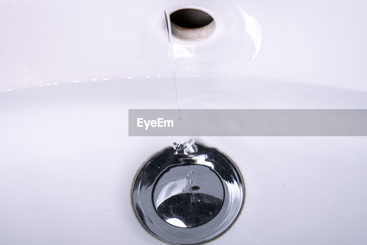 HIGH ANGLE VIEW OF DRINKING WATER FROM FAUCET