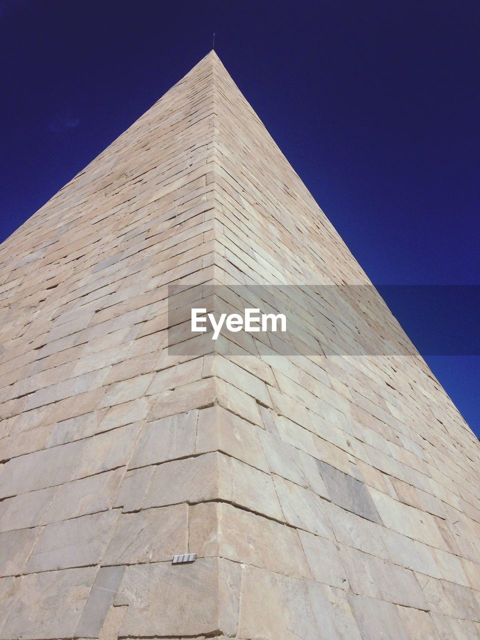 LOW ANGLE VIEW OF BUILDINGS AGAINST BLUE SKY