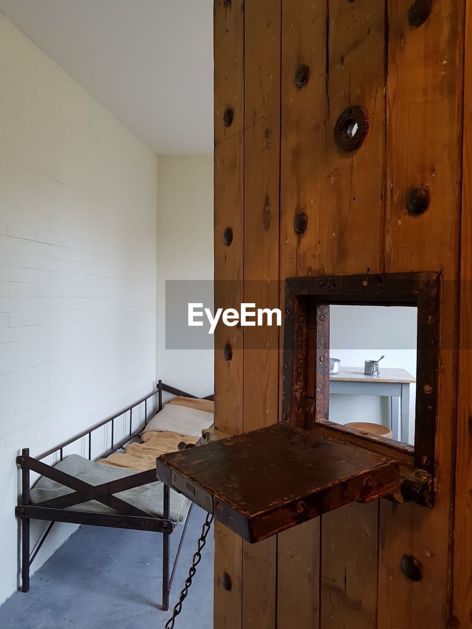 DIRECTLY BELOW SHOT OF EMPTY WOODEN DOOR IN BUILDING