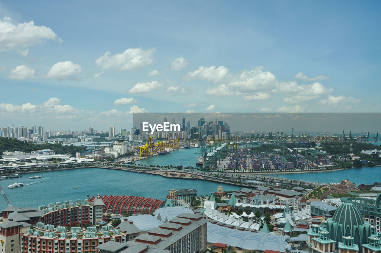 HIGH ANGLE VIEW OF CITY AND BUILDINGS AT WATERFRONT