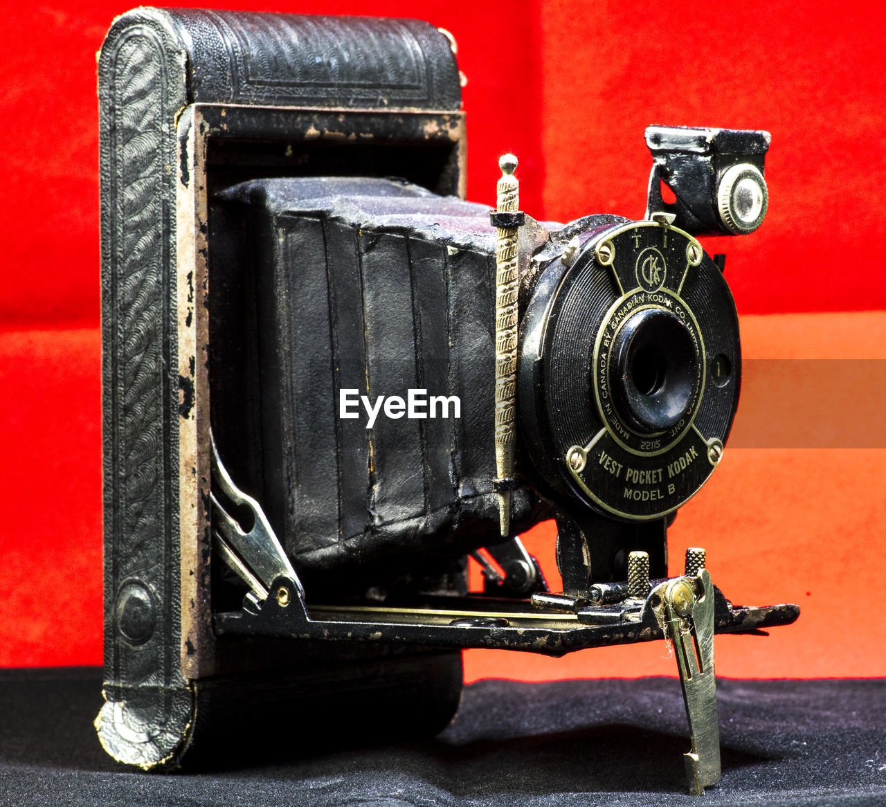 CLOSE-UP OF CAMERA ON MACHINE