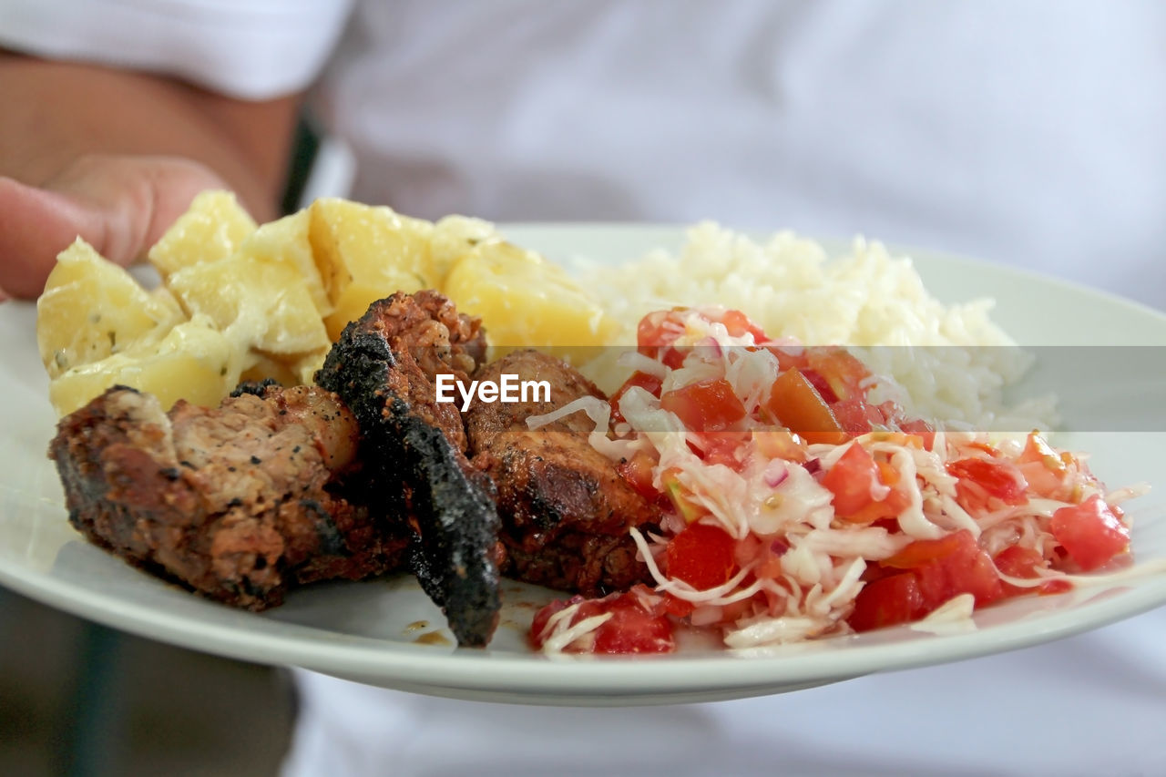 CLOSE-UP OF SERVED FOOD IN PLATE