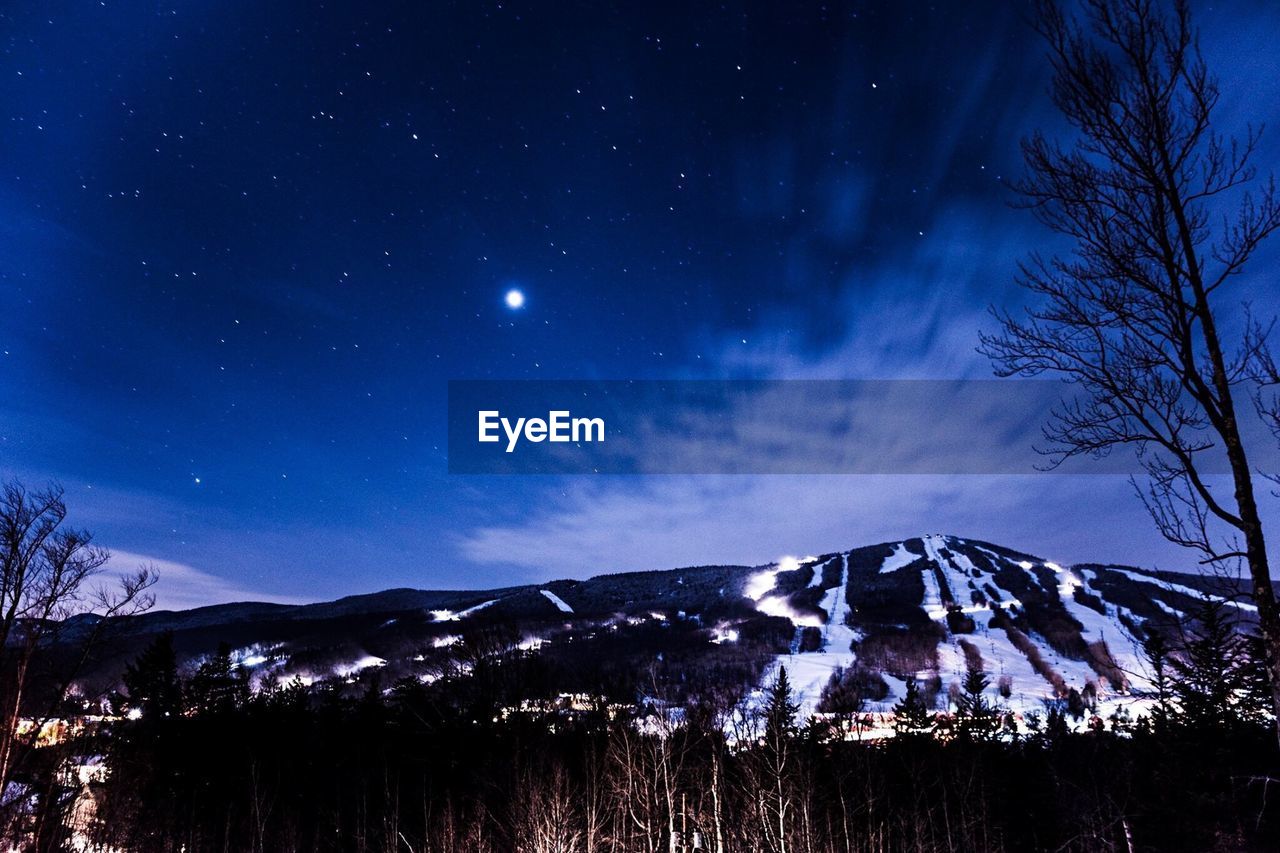 SCENIC VIEW OF SNOW MOUNTAINS AGAINST BLUE SKY