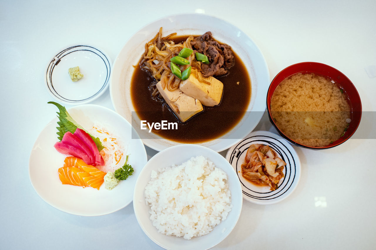 HIGH ANGLE VIEW OF BREAKFAST ON TABLE