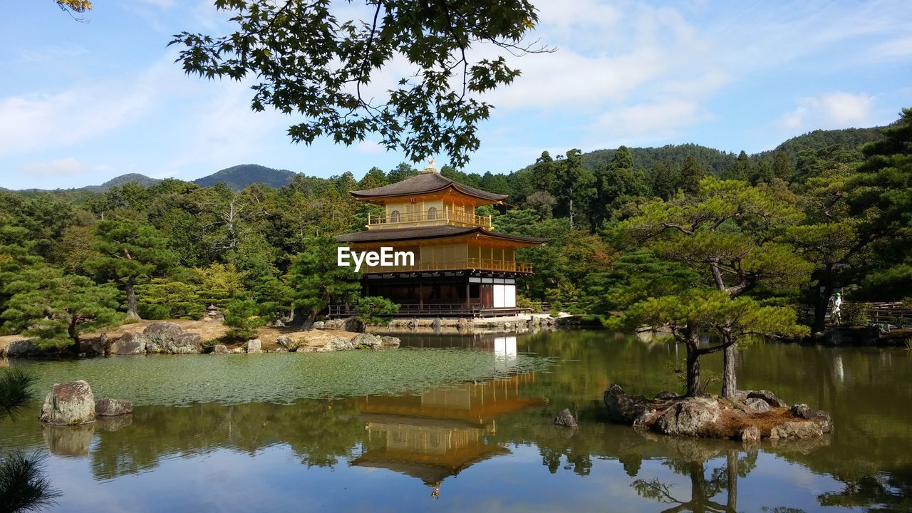 A garden view of kinkakuji temple in kyoto.