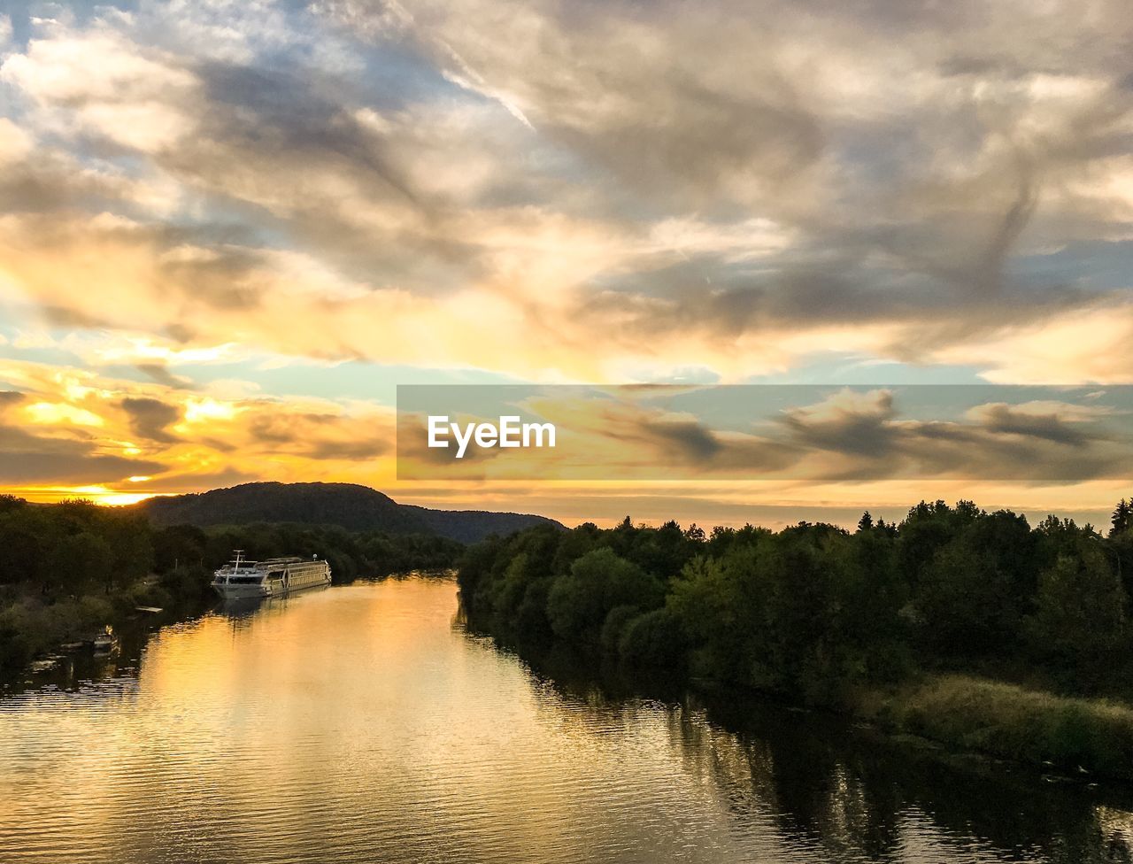 SCENIC VIEW OF LAKE BY TREES AGAINST SKY