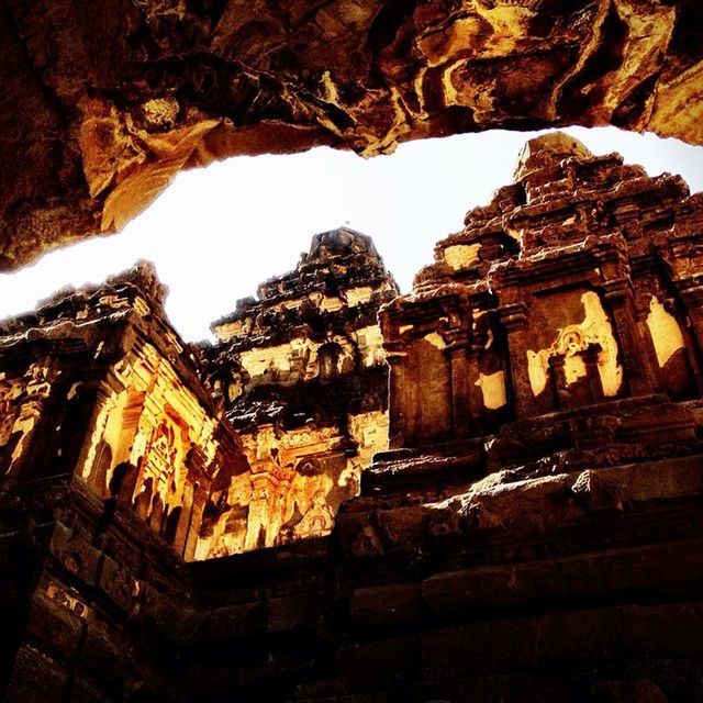 LOW ANGLE VIEW OF OLD RUINS AGAINST SKY