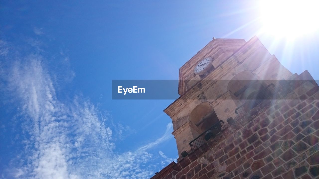 LOW ANGLE VIEW OF BUILDING AGAINST BLUE SKY