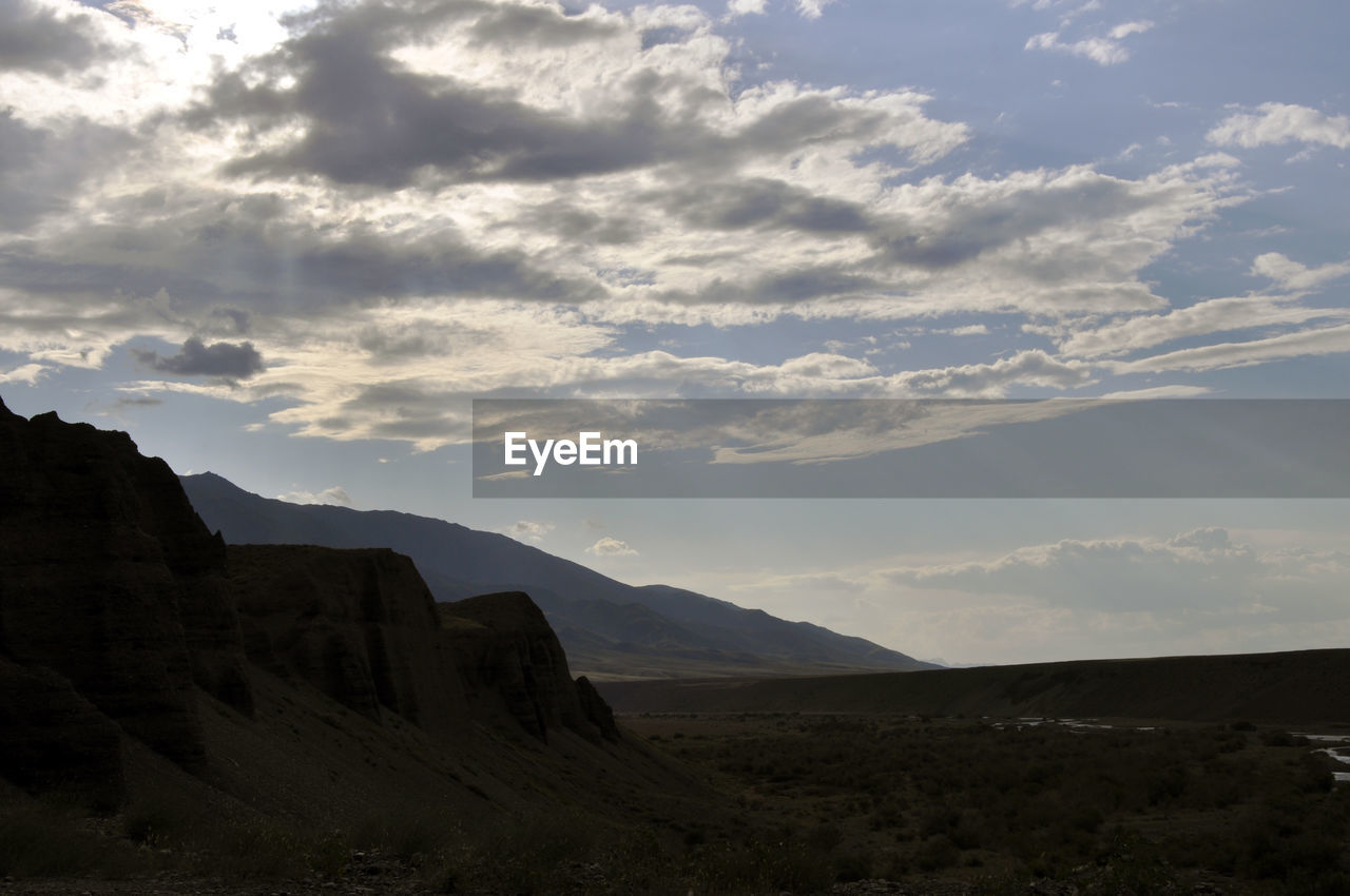 SCENIC VIEW OF ROCKY MOUNTAINS AGAINST SKY