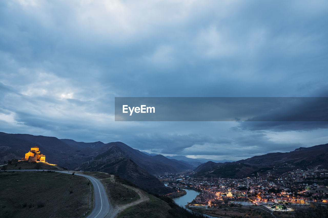 PANORAMIC VIEW OF ROAD AND MOUNTAINS AGAINST SKY