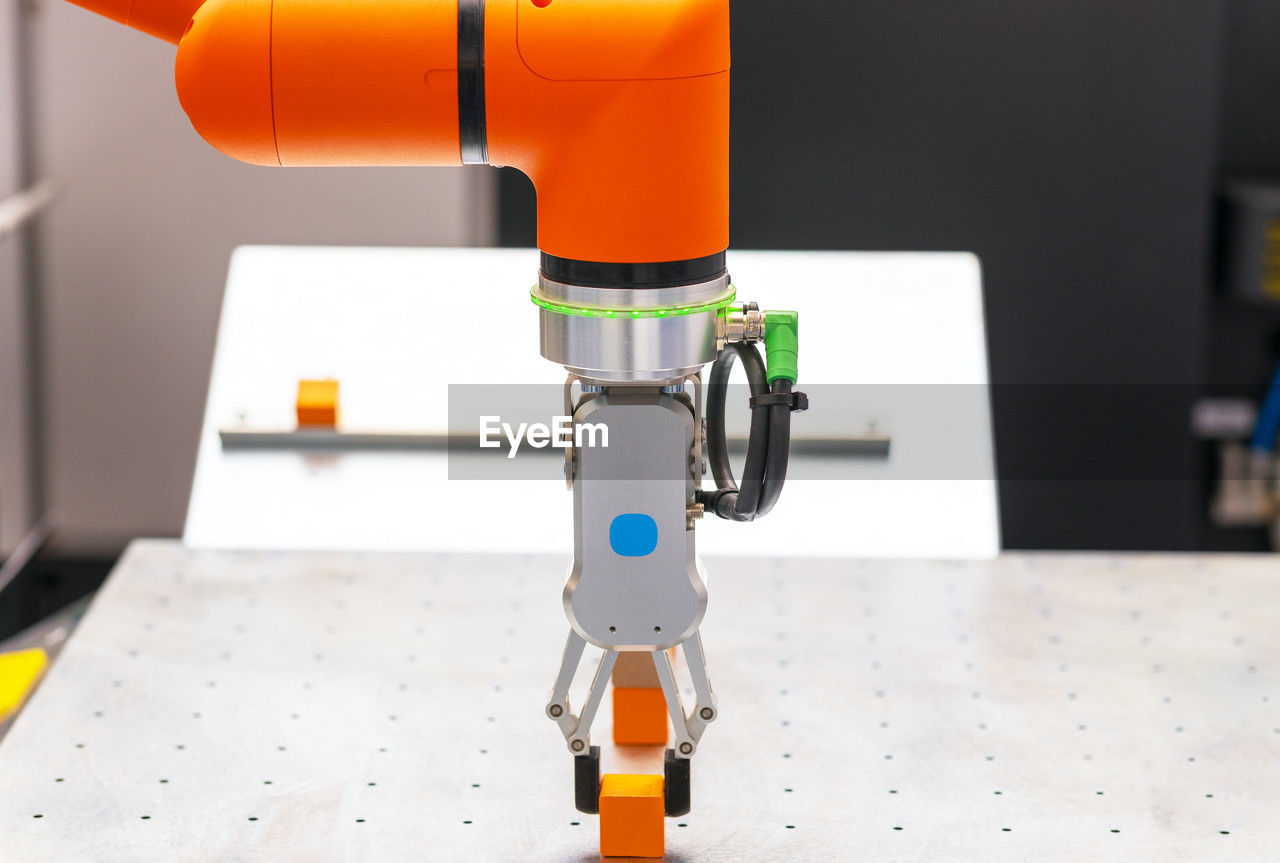 Robot or robotic arm for industrial pick and place, insertion or quality testing