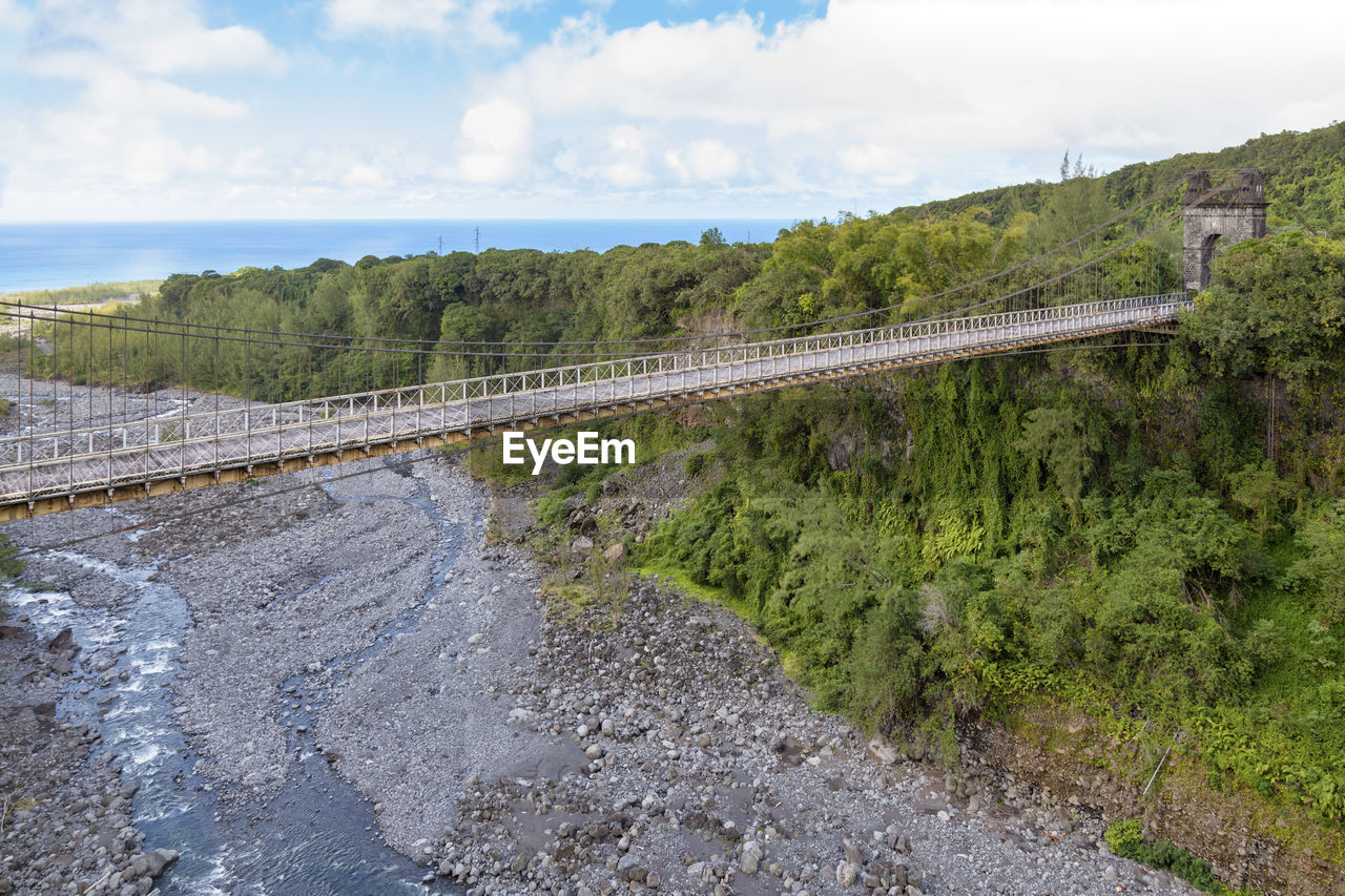 The eastern river suspension bridge is  crossing the east river in reunion island.