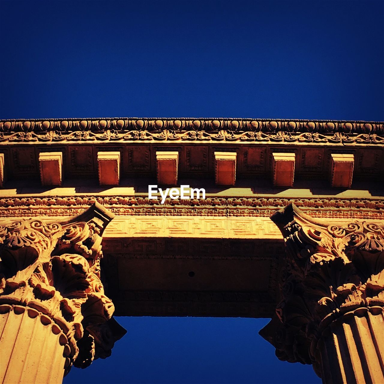 LOW ANGLE VIEW OF BUILDING AGAINST CLEAR BLUE SKY