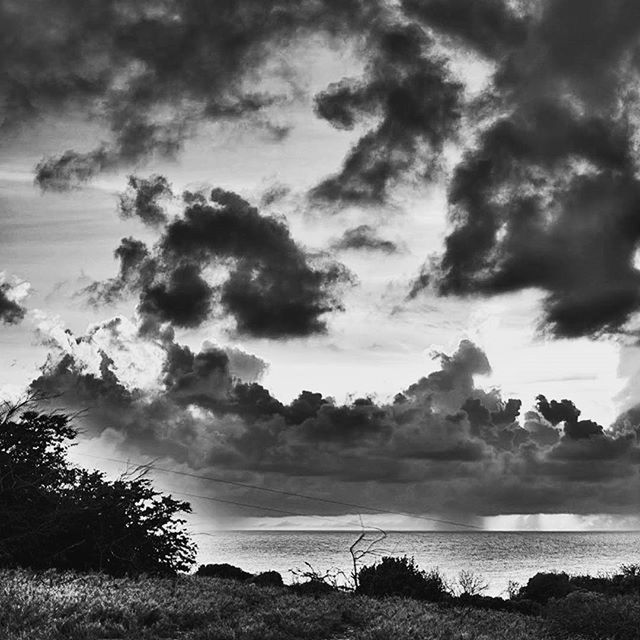 VIEW OF SEA AGAINST CLOUDY SKY