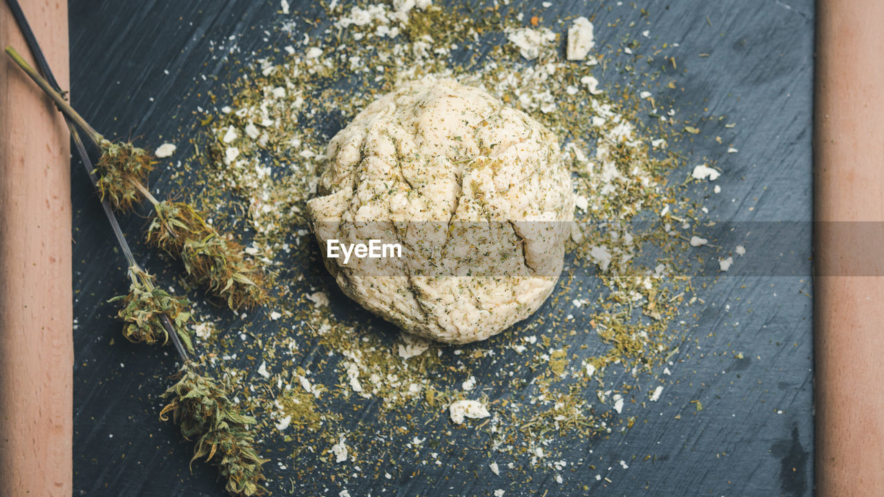 HIGH ANGLE VIEW OF MEAT IN CONTAINER ON TABLE