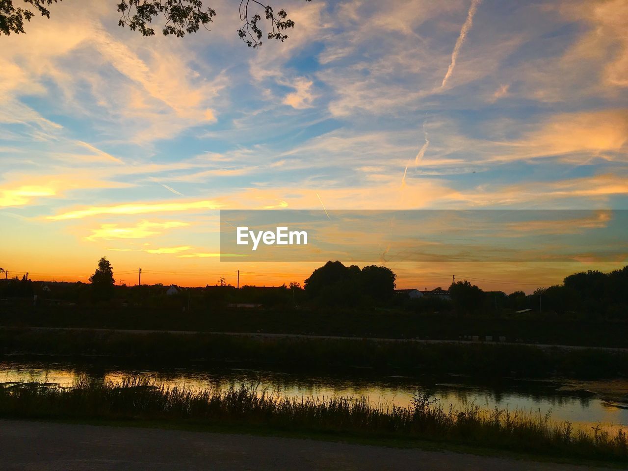 SILHOUETTE TREES BY LAKE AGAINST SKY DURING SUNSET