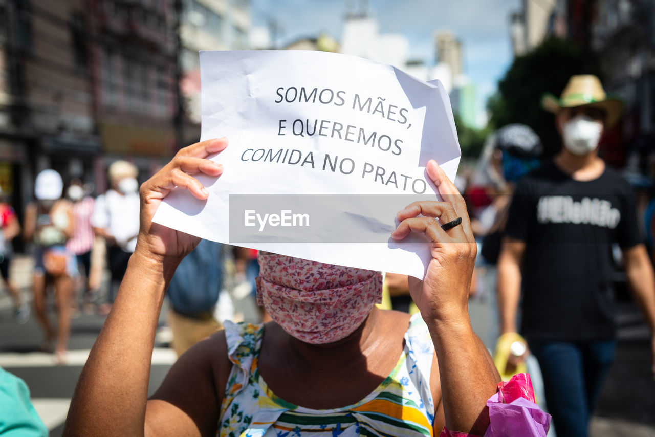 Protesters protest against the government of president jair bolsonaro in the city of salvador.