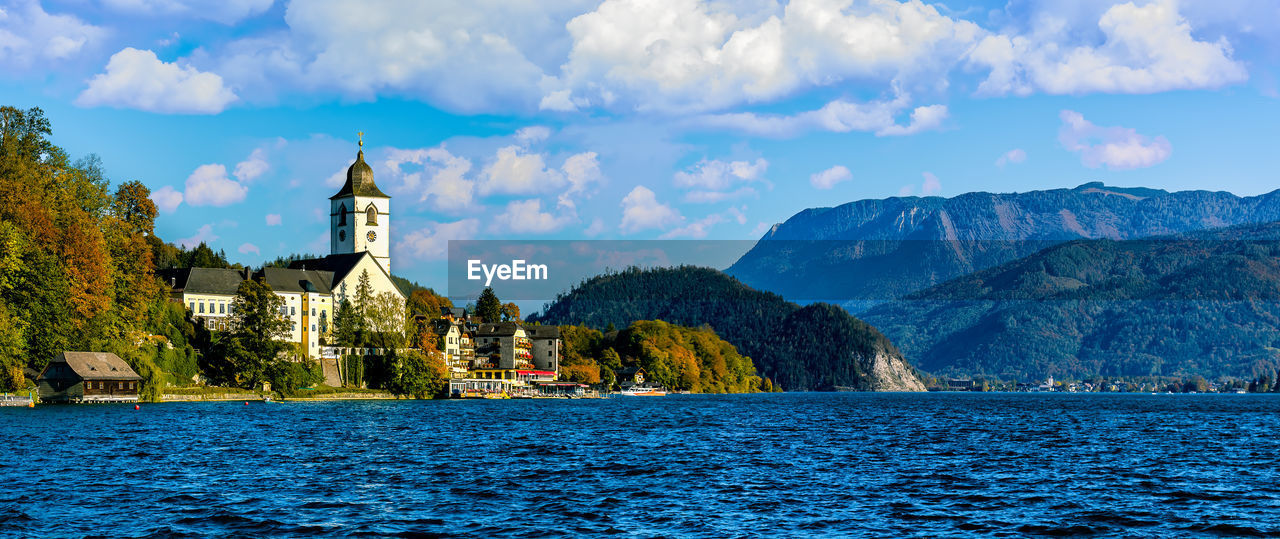 Scenic view of sunny autumn day on traunsee lake, austria.
