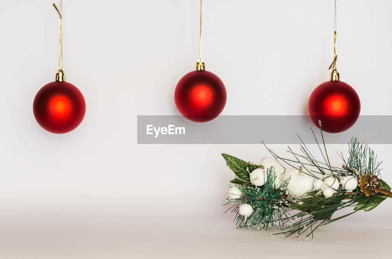 CLOSE-UP OF CHRISTMAS DECORATION