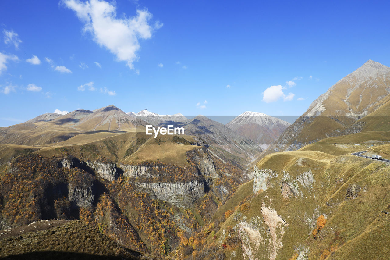 PANORAMIC VIEW OF MOUNTAINS AGAINST SKY