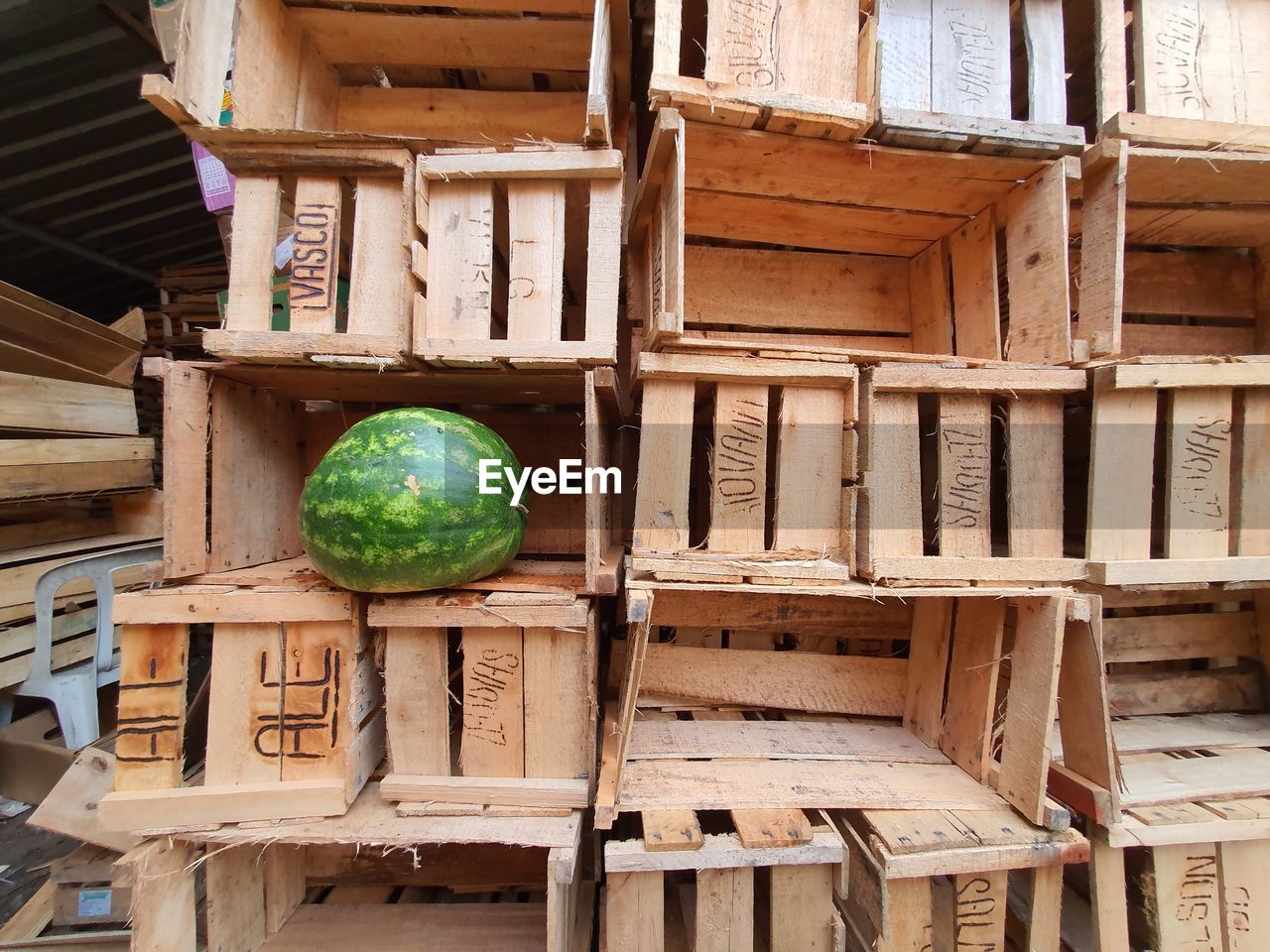 FULL FRAME SHOT OF FRUIT ON WOODEN STRUCTURE