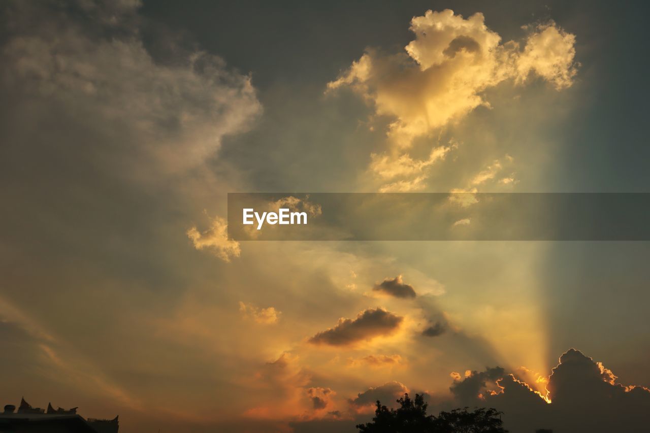 LOW ANGLE VIEW OF SKY AT SUNSET