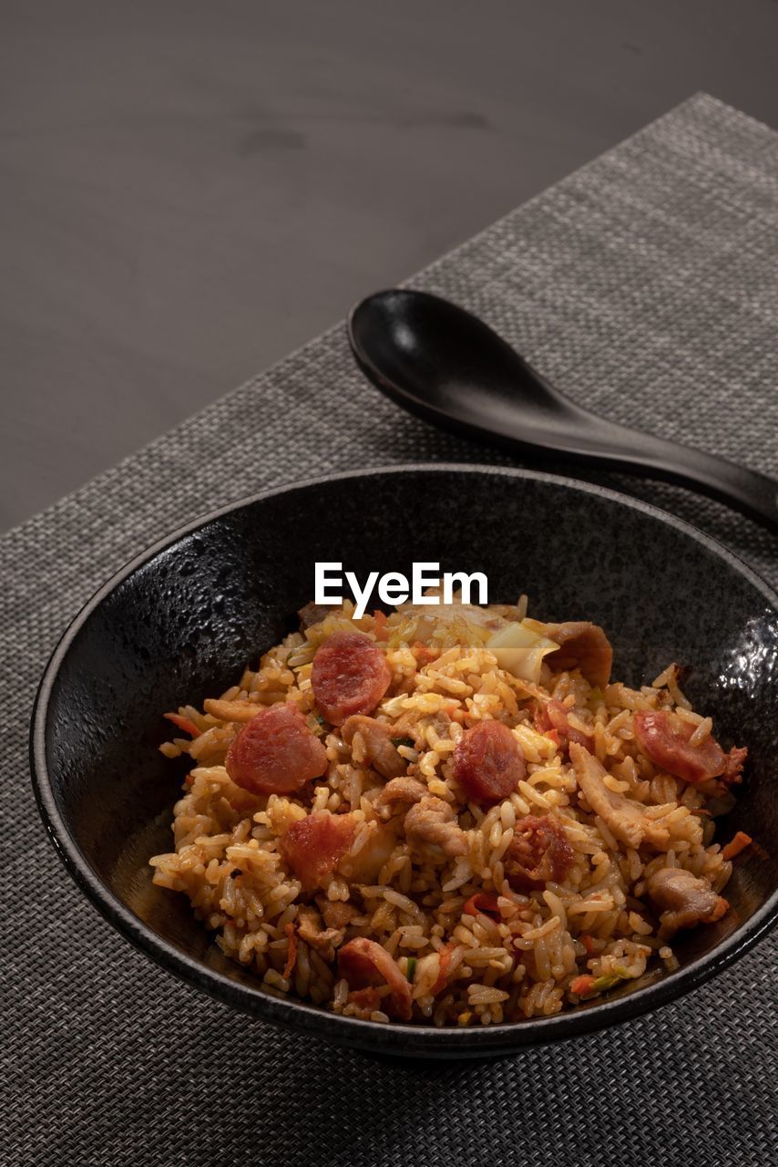 HIGH ANGLE VIEW OF BREAKFAST IN CONTAINER ON TABLE