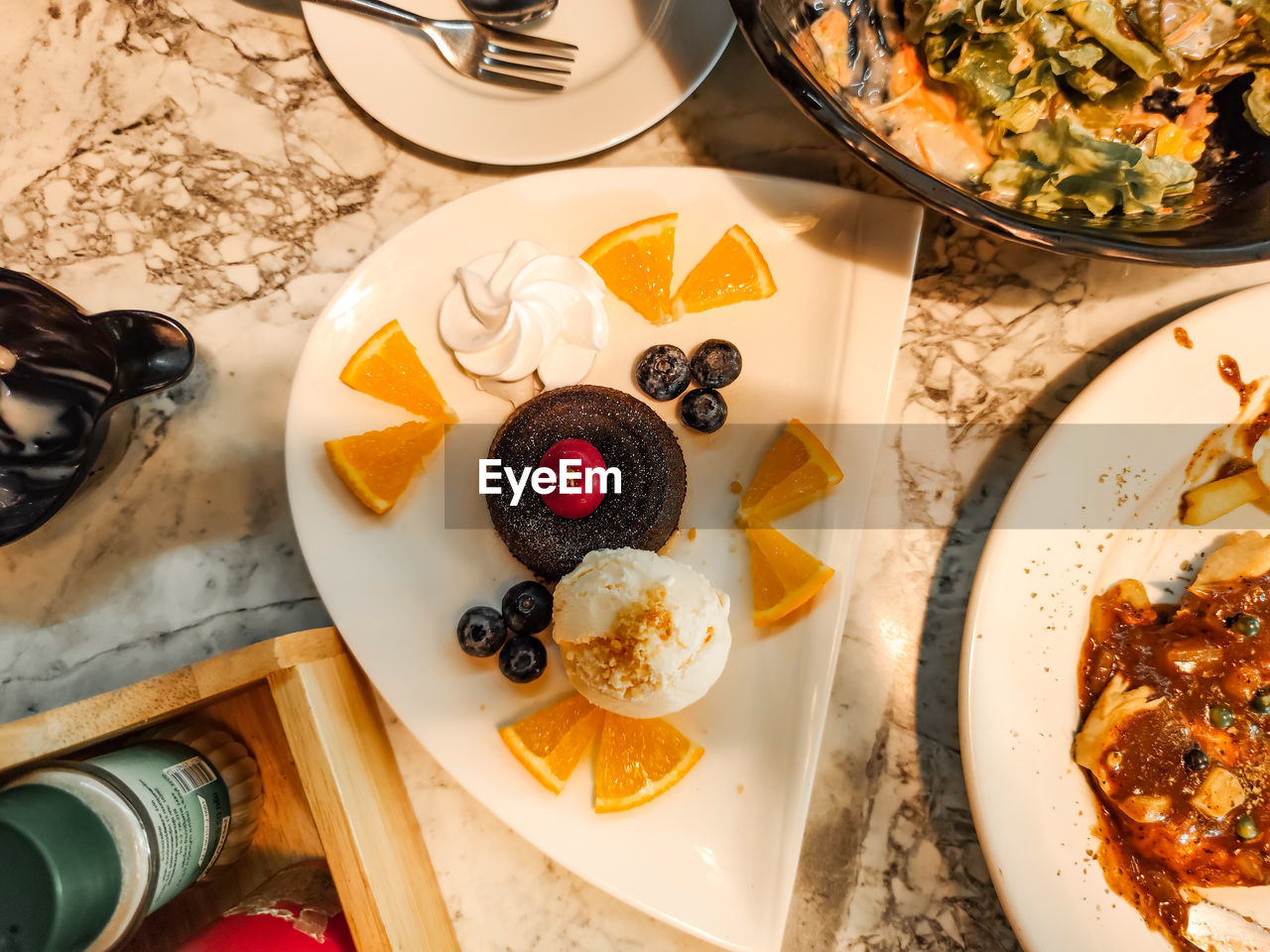 DIRECTLY ABOVE SHOT OF DESSERT SERVED ON TABLE