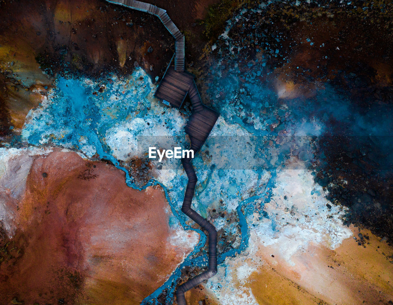 HIGH ANGLE VIEW OF SEA SEEN THROUGH GLASS