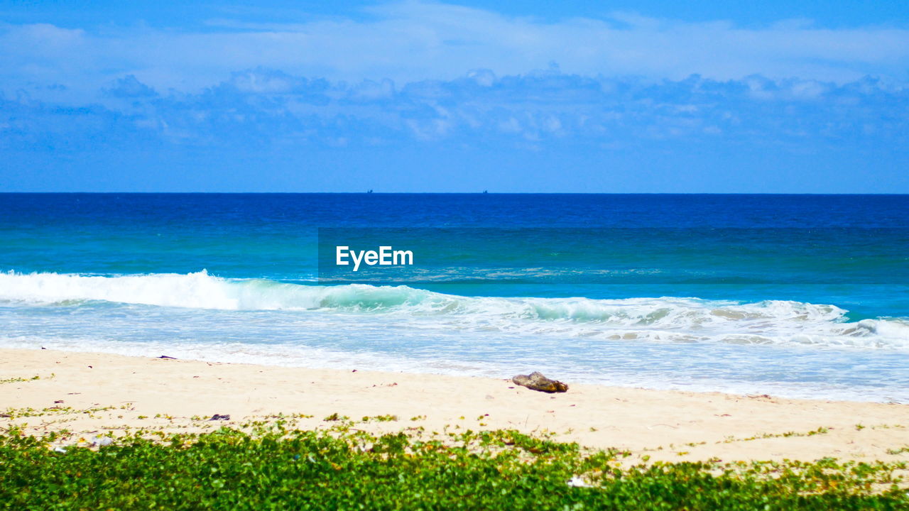 SCENIC VIEW OF SEA SHORE AGAINST SKY