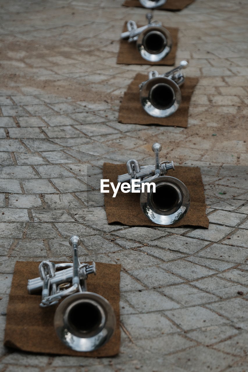 HIGH ANGLE VIEW OF COFFEE CUP ON TABLE AT HOME