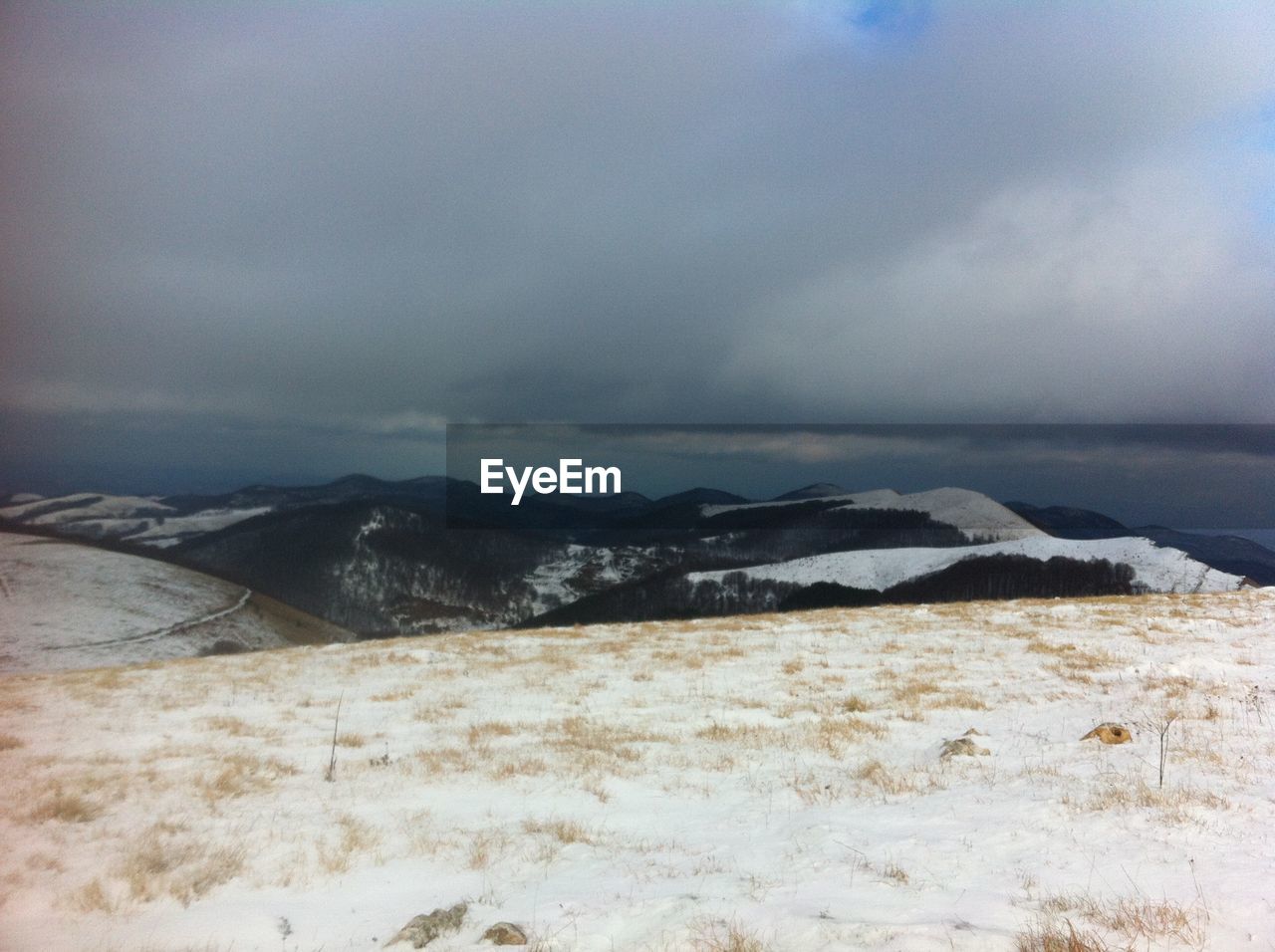 SNOWCAPPED MOUNTAINS AGAINST SKY