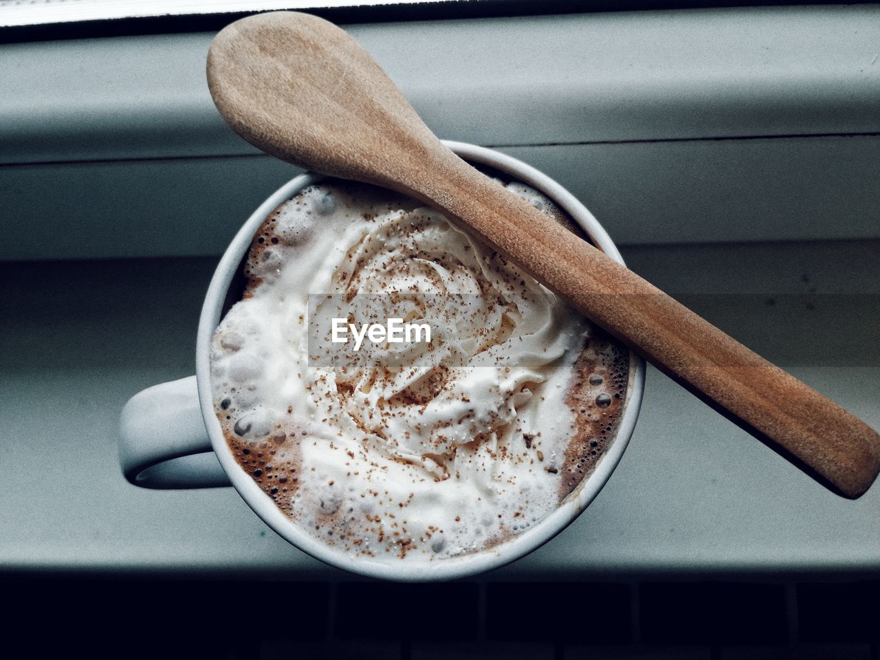 DIRECTLY ABOVE SHOT OF COFFEE ON TABLE