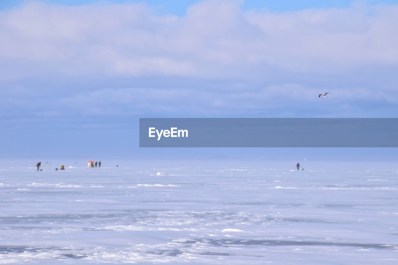 GROUP OF PEOPLE ON THE SEA