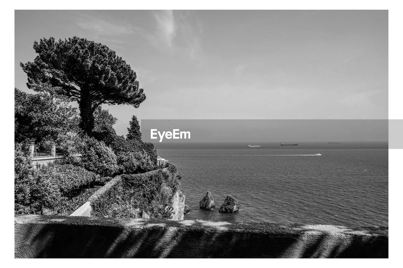 PANORAMIC SHOT OF SEA AGAINST SKY