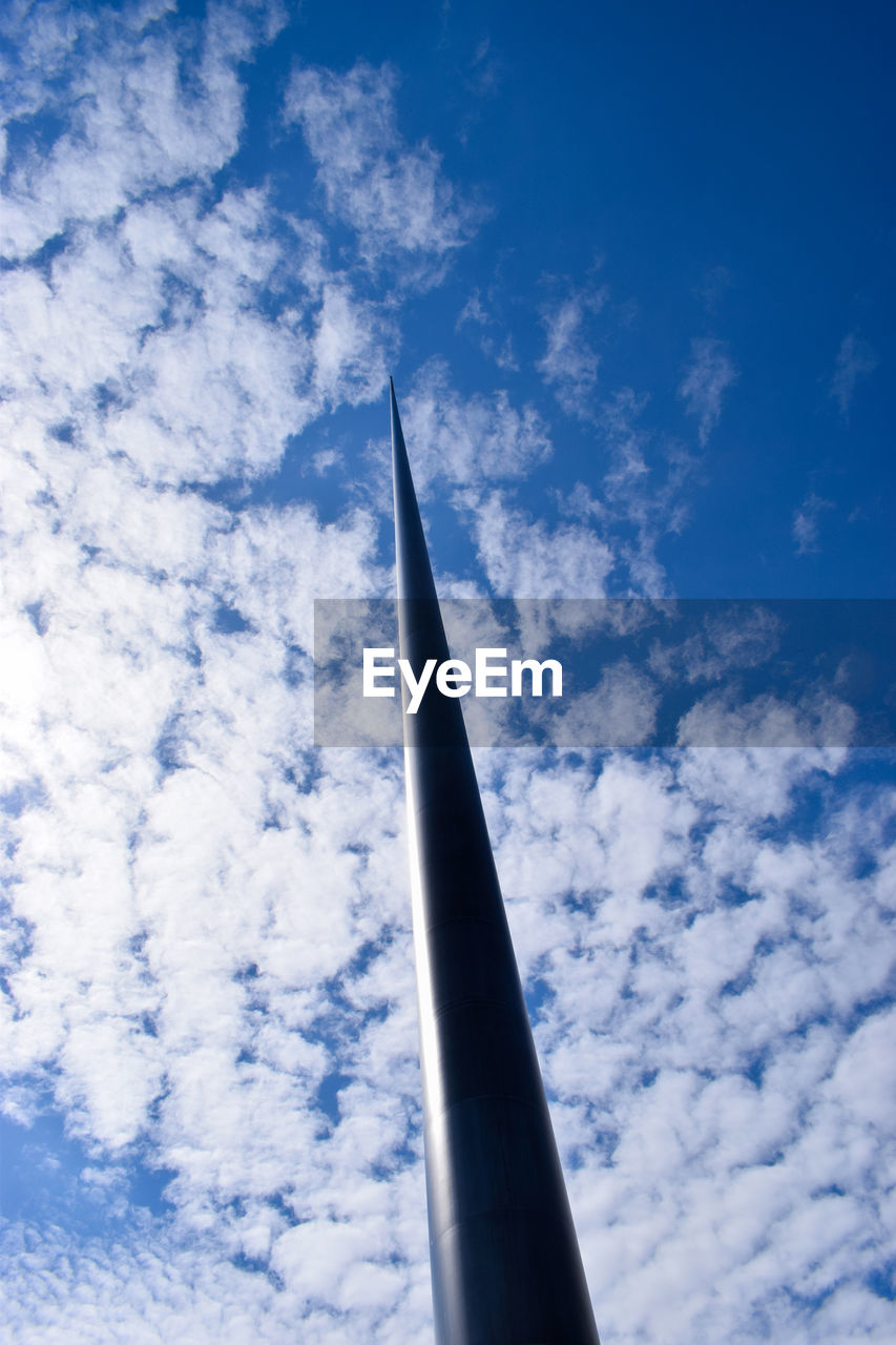 LOW ANGLE VIEW OF POLE AGAINST BLUE SKY