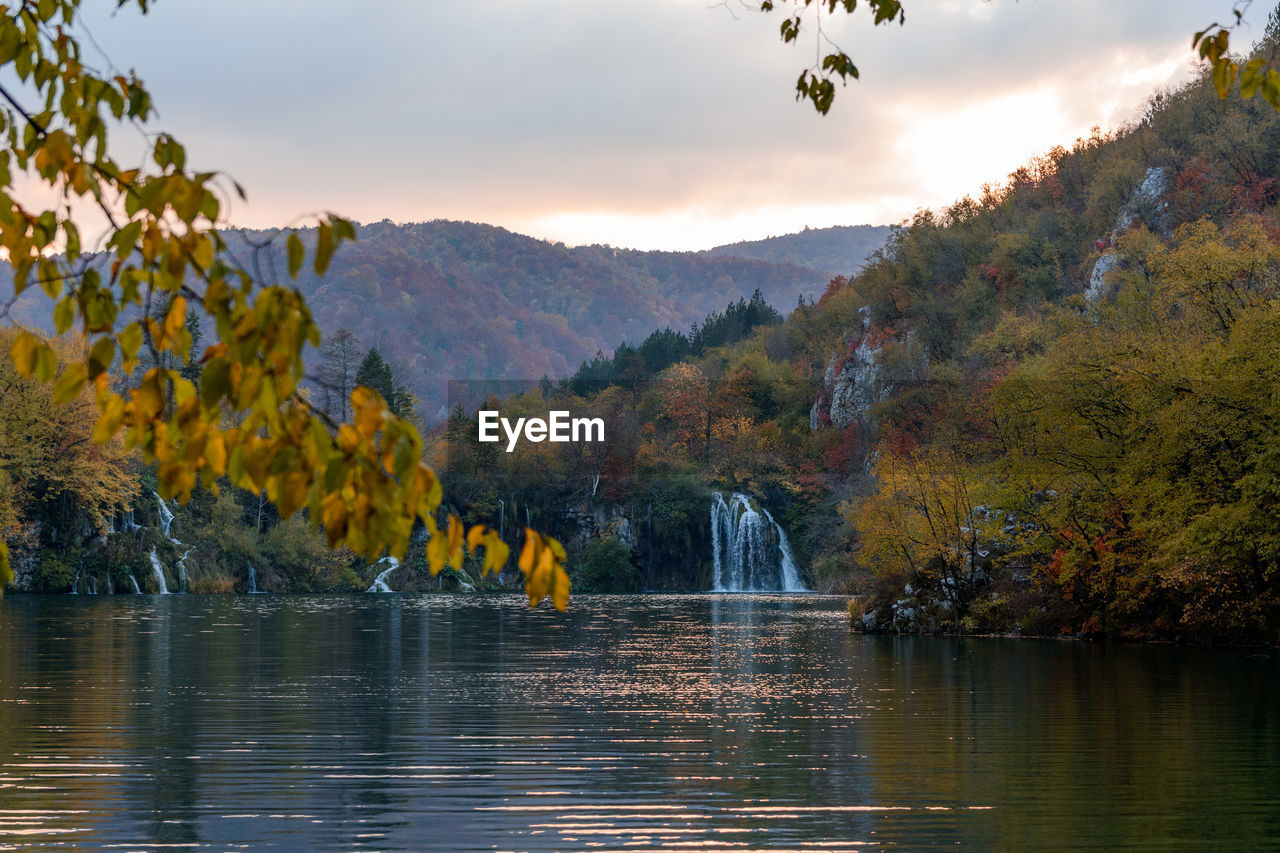 Beautiful autumn landscape with waterfalls in plitvice lakes national park in croatia