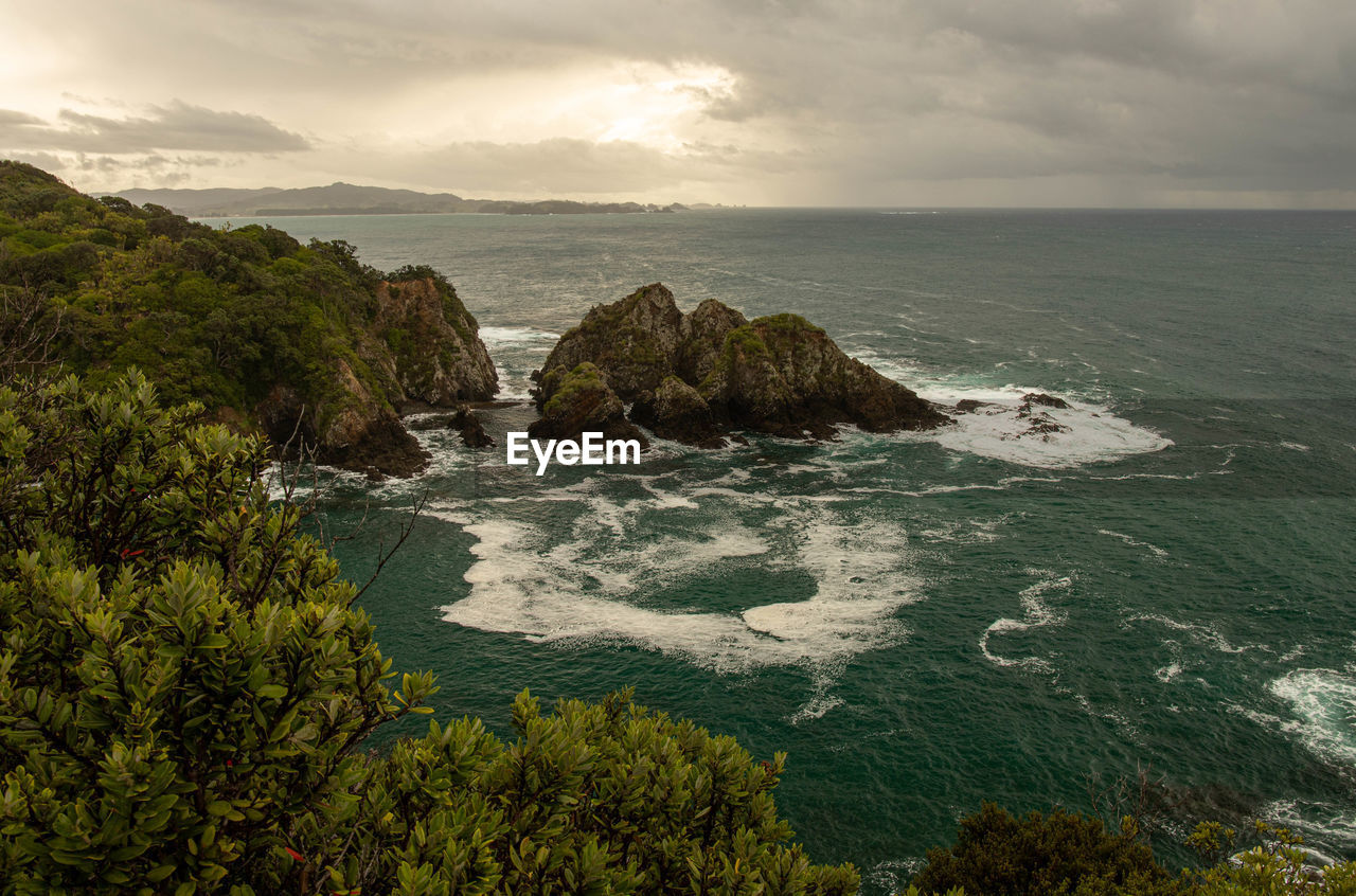 SCENIC VIEW OF SEA SHORE AGAINST SKY