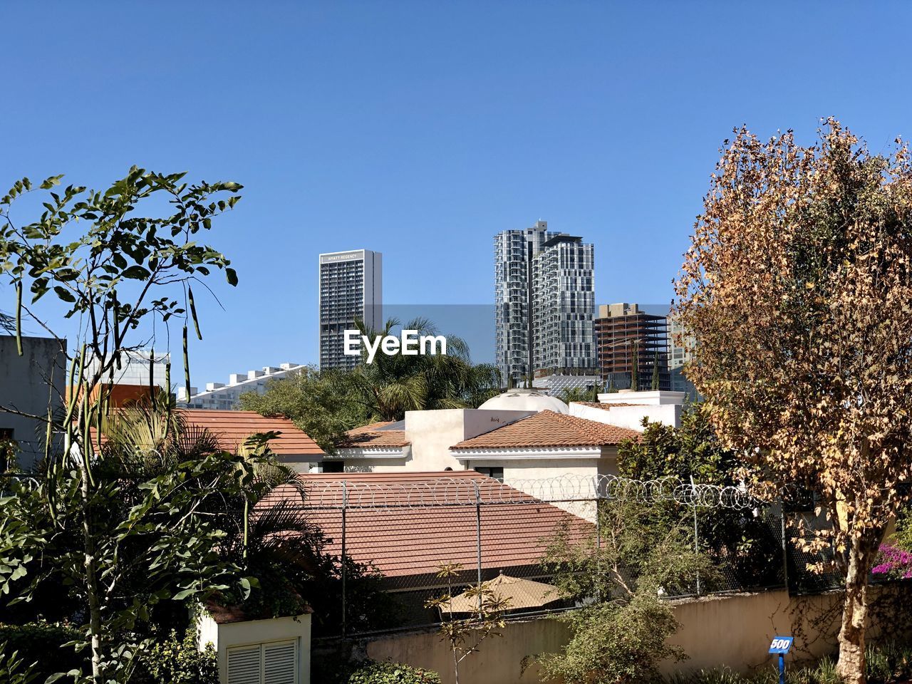 BUILDINGS AGAINST CLEAR BLUE SKY IN CITY