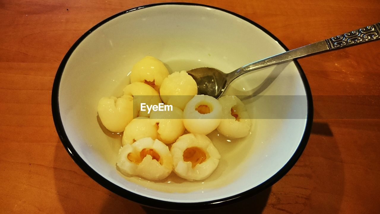 CLOSE-UP OF FOOD IN BOWL