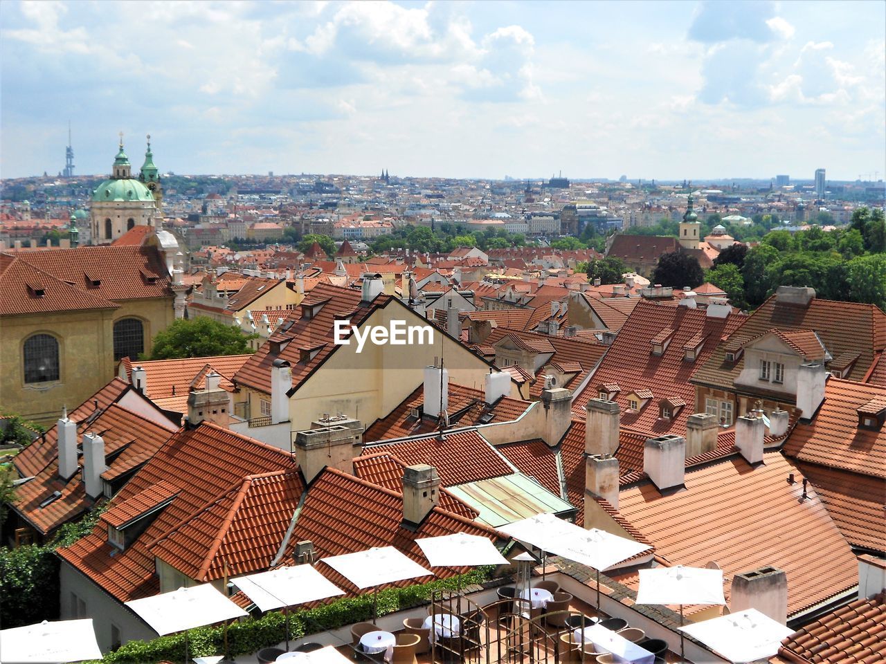 HIGH ANGLE VIEW OF BUILDINGS IN CITY AGAINST SKY