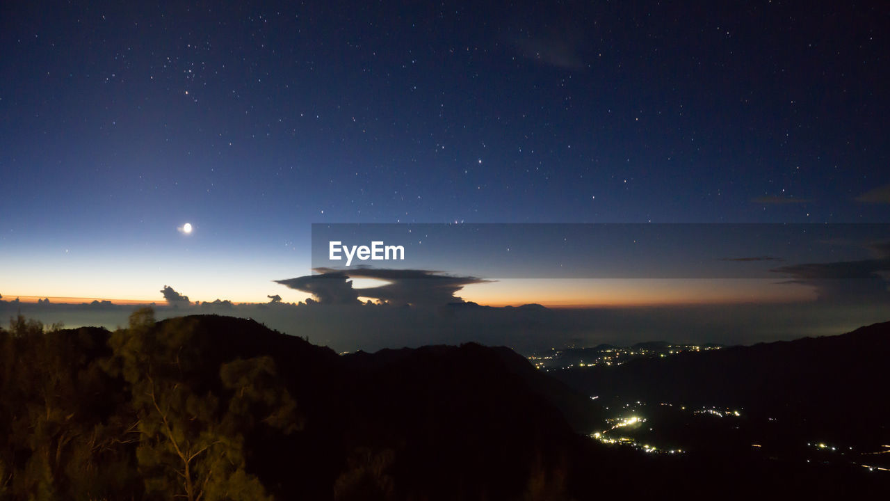 SCENIC VIEW OF SKY AT NIGHT