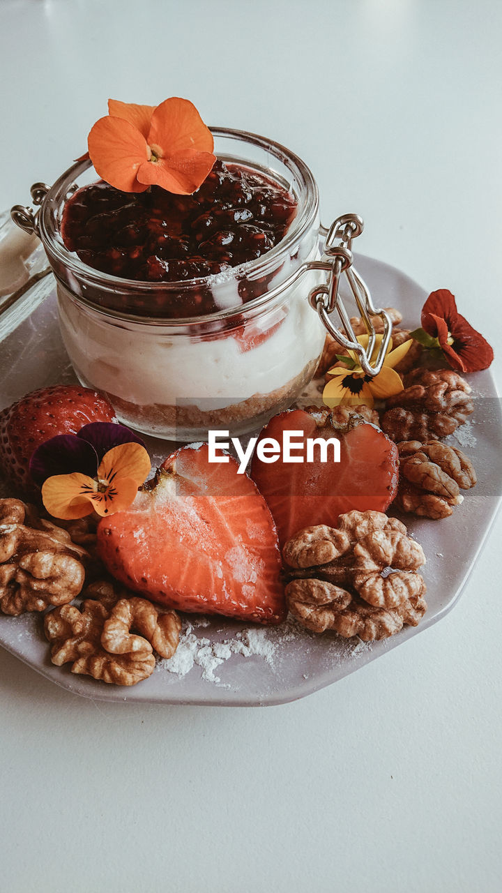 HIGH ANGLE VIEW OF DESSERT IN PLATE