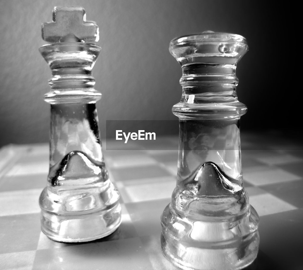 CLOSE-UP OF CHESS PIECES IN GLASS