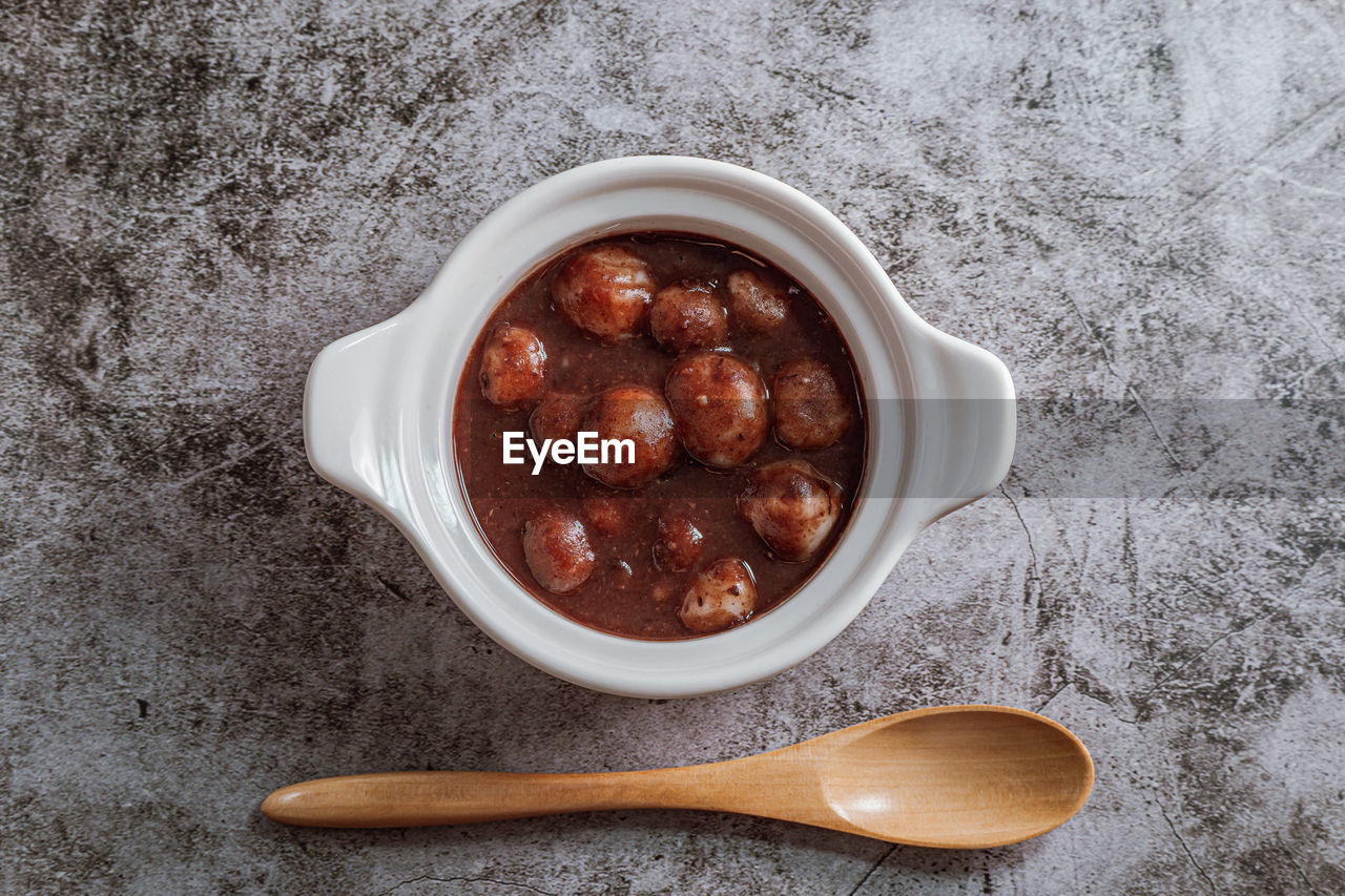 HIGH ANGLE VIEW OF BREAKFAST ON TABLE