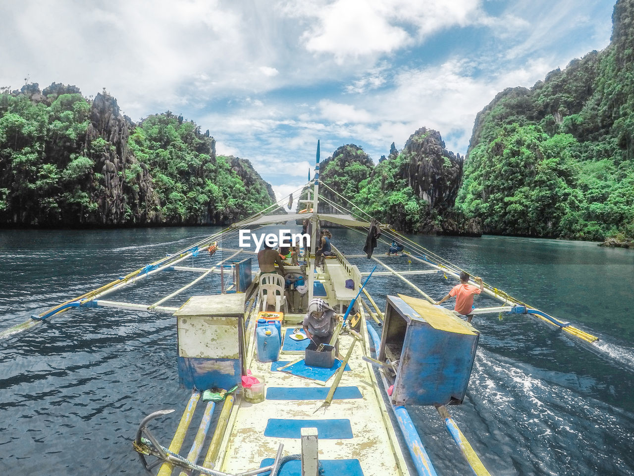 PEOPLE ON BOAT AGAINST SEA