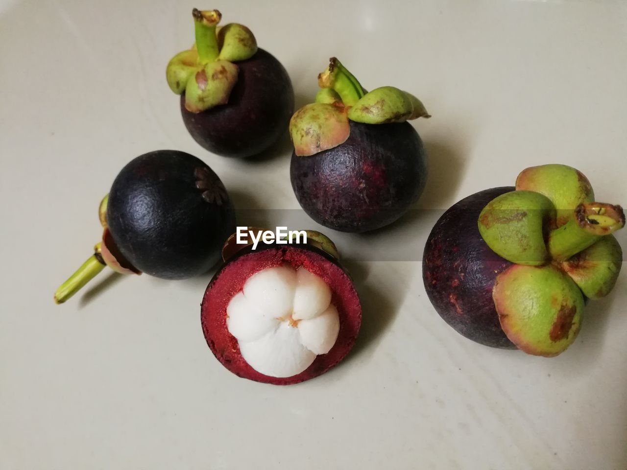 HIGH ANGLE VIEW OF FRUITS AND VEGETABLES ON TABLE