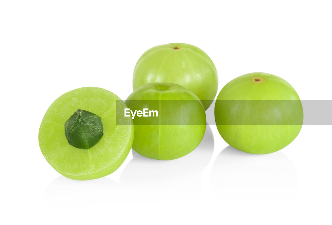CLOSE-UP OF APPLES IN GREEN BACKGROUND