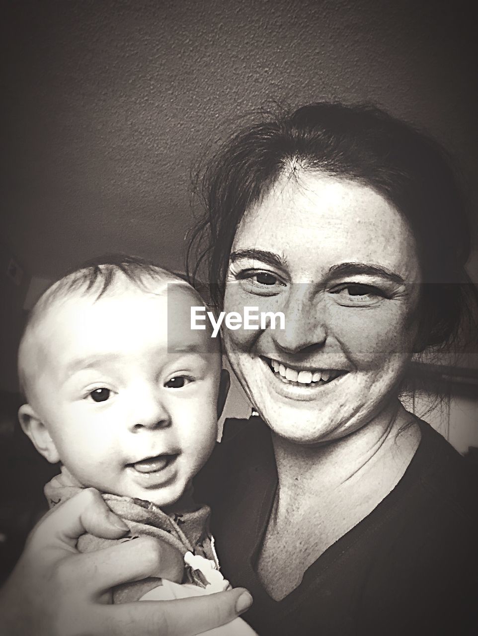 CLOSE-UP PORTRAIT OF HAPPY MOTHER WITH BABY